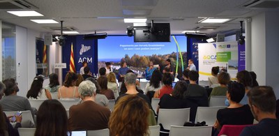 Taula rodona durant la presentació de l'estudi.